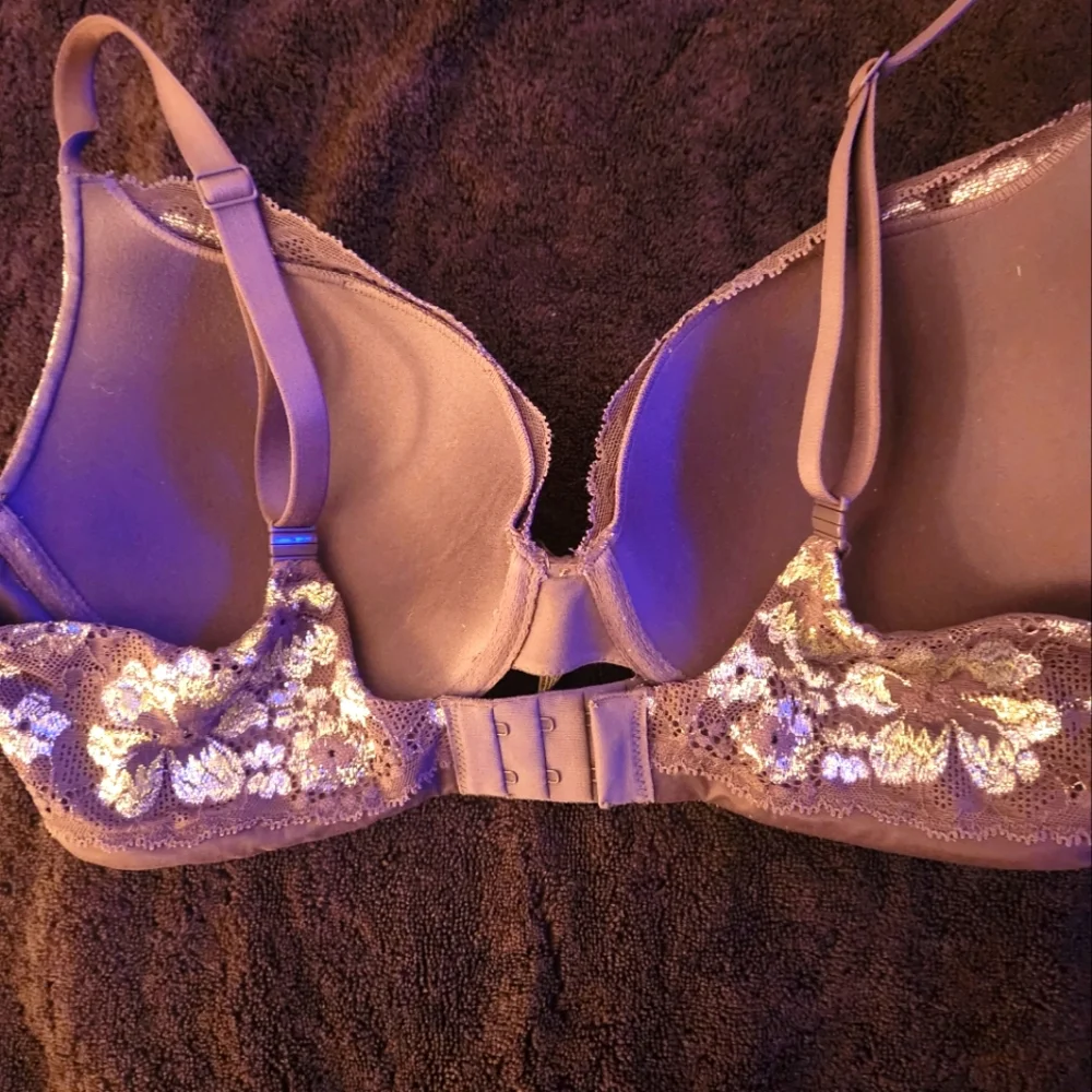 VICTORIA SECRET PADDED BRA- SIZE 34D